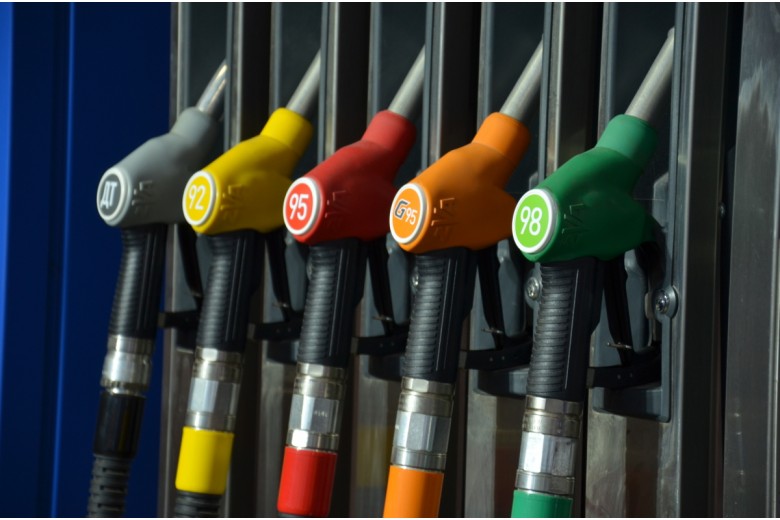 Почему дорожает бензин? Правительство признало неизбежность роста цен на бензин